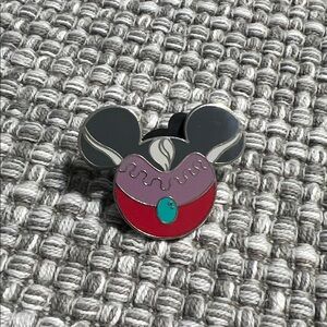 Disney Mickey icon villains mystery pin, Lady Tremaine